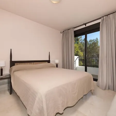 Spacious 3 Bedrooms Side Sea View Apartment *