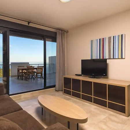 Spacious 3 Bedrooms Side Sea View